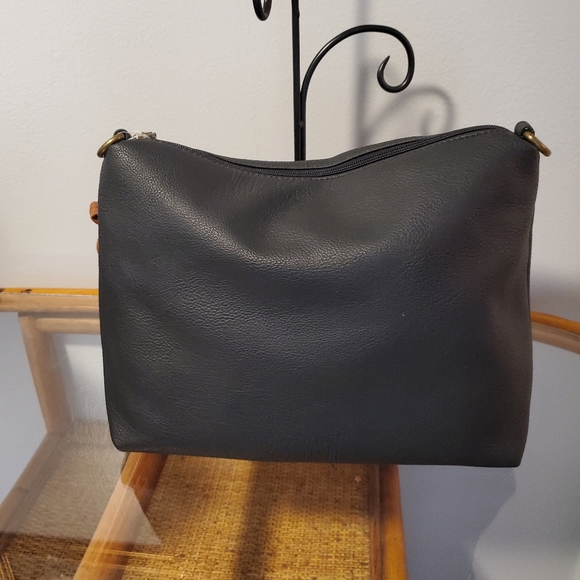 Large Pouch/Crossbody Bag with RFID Wristlet - Picture 5 of 6